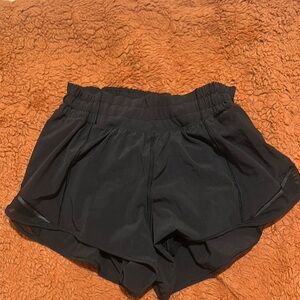 Lululemon Hotty Hot 2.5” Lined Black Shorts Size 6 reg